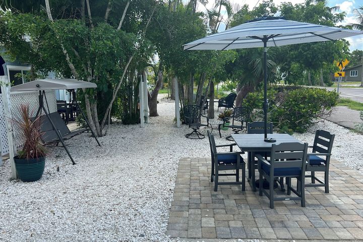 Tarpon Tale Inn
