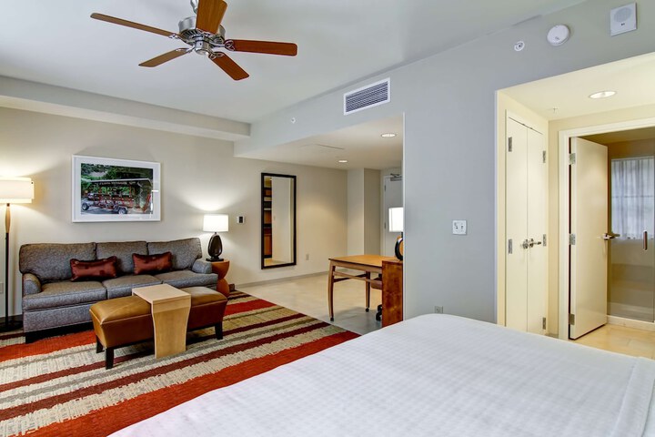 Room 17 of 33
