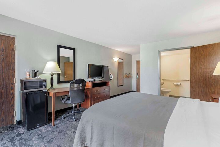 Room 12 of 32