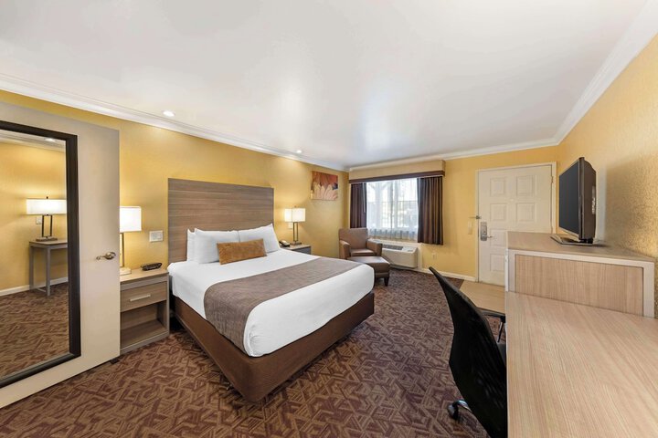 Room 18 of 39