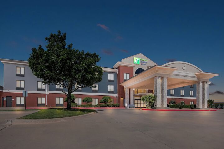 Holiday Inn Express & Suites Perry by IHG