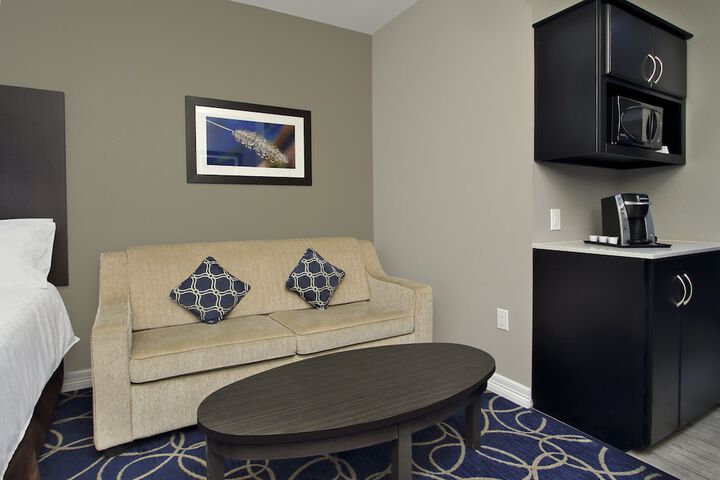 Holiday Inn Express & Suites Houston North - IAH Area by IHG
