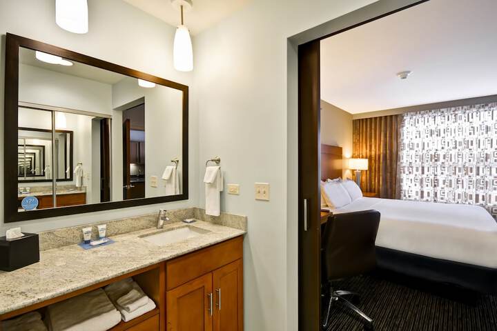 Room 16 of 40