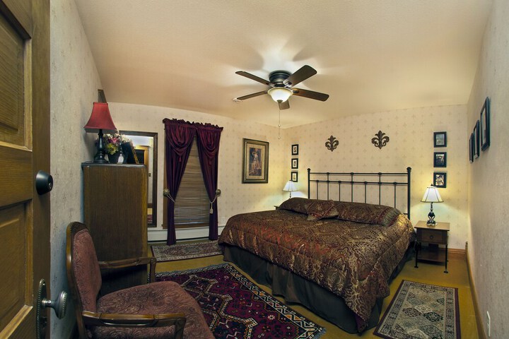Room 30 of 46