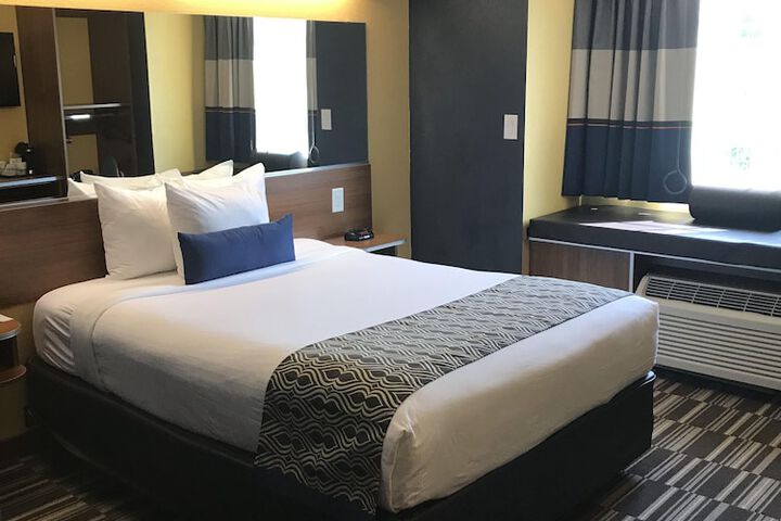 Microtel Inn & Suites by Wyndham Columbus / Near Fort Benning