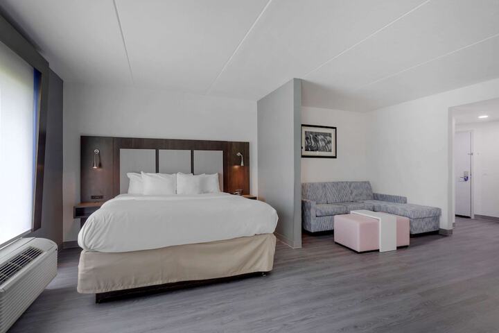 Room 26 of 38