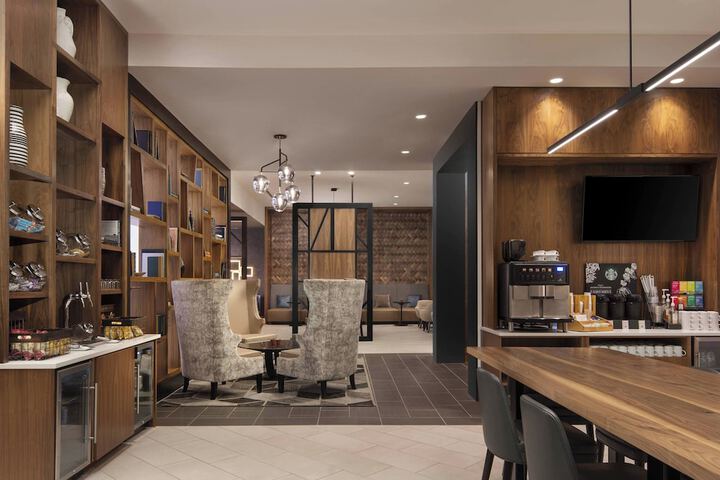 Lounge 36 of 45