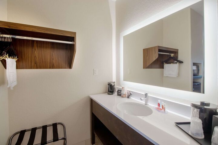 Room 21 of 59