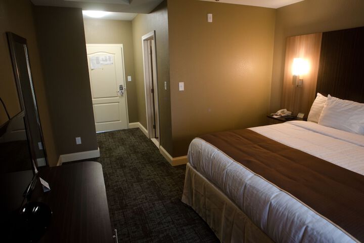 Room 16 of 32