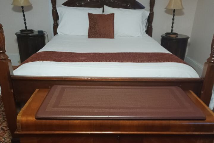 Room 8 of 16
