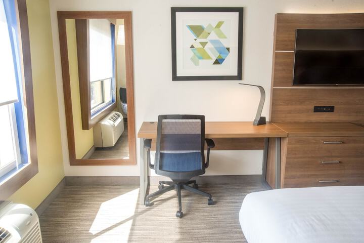 Room 17 of 46