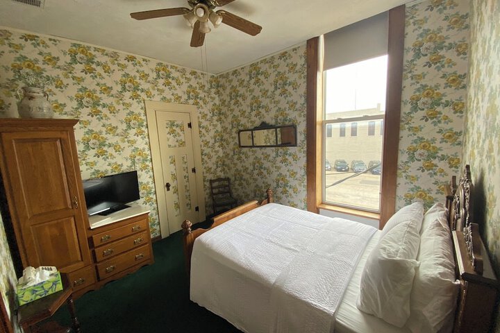 Room 44 of 75
