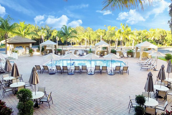 Holiday Inn Express Hotel Naples Downtown - 5th Avenue