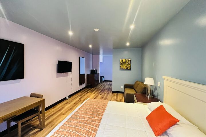 Room 9 of 27