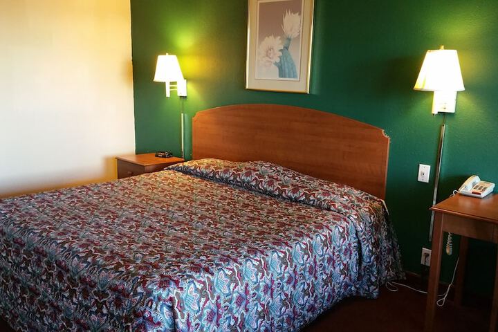 Room 25 of 34