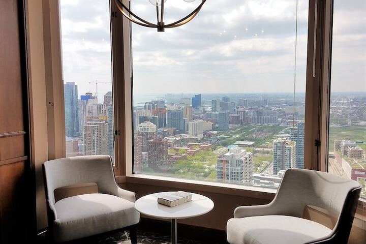 Lounge 41 of 67