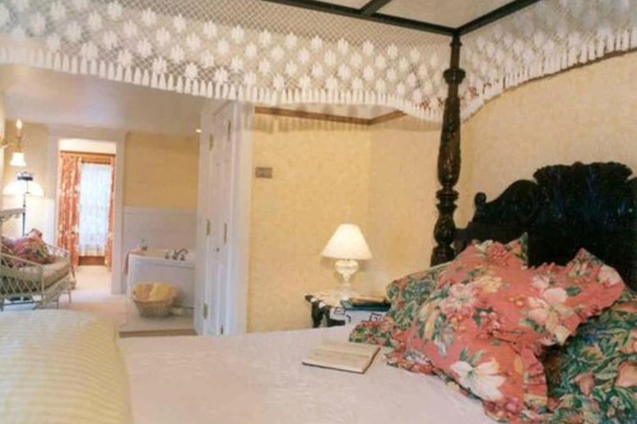 Room 40 of 100