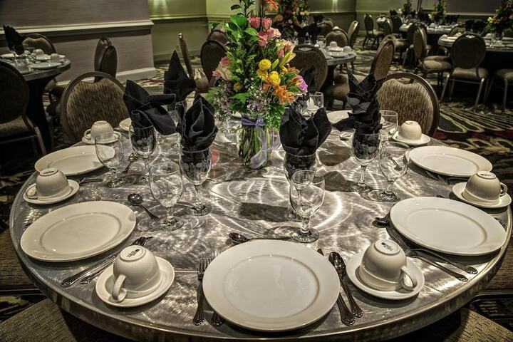 DoubleTree by Hilton Hotel Decatur Riverfront