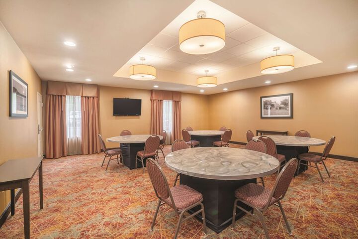 La Quinta Inn & Suites by Wyndham Smyrna TN - Nashville