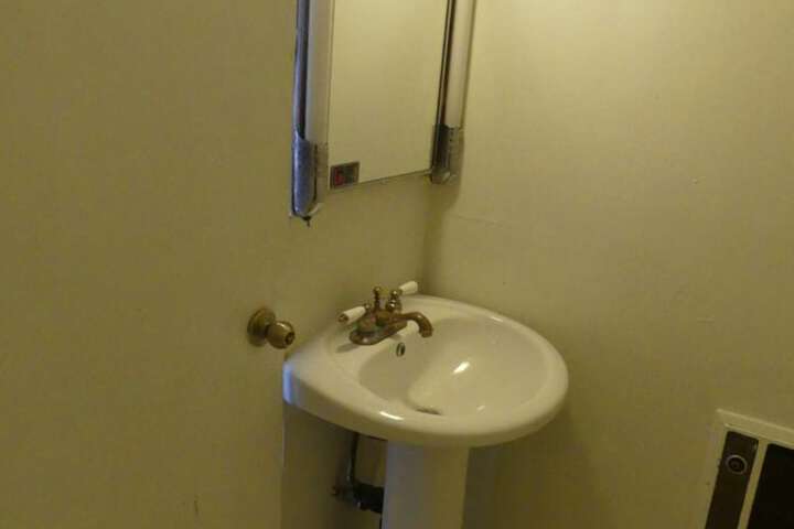 Room 42 of 57