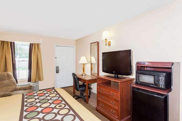 Room 8 of 15