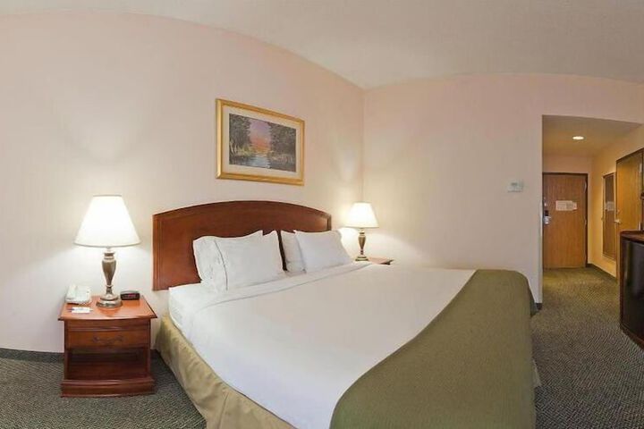 Holiday Inn Express & Suites Grenada by IHG