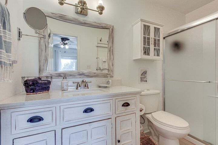 Inviting Home w / Golf Course View in Diamondhead!