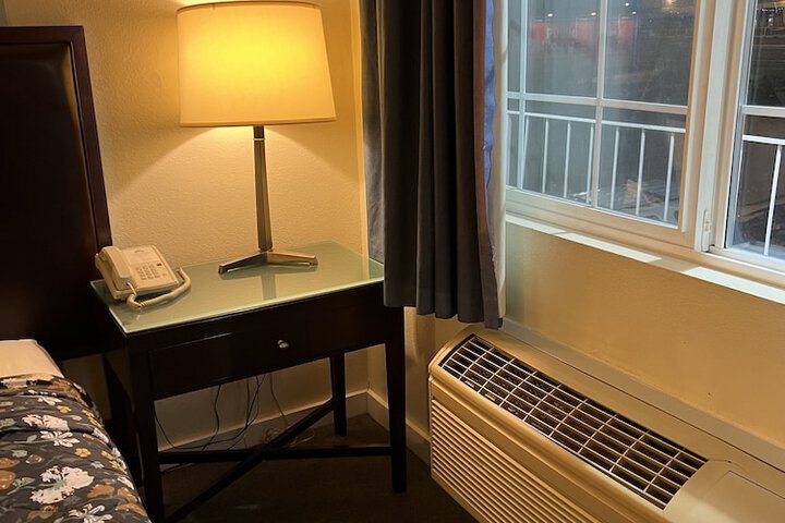 Room 10 of 21
