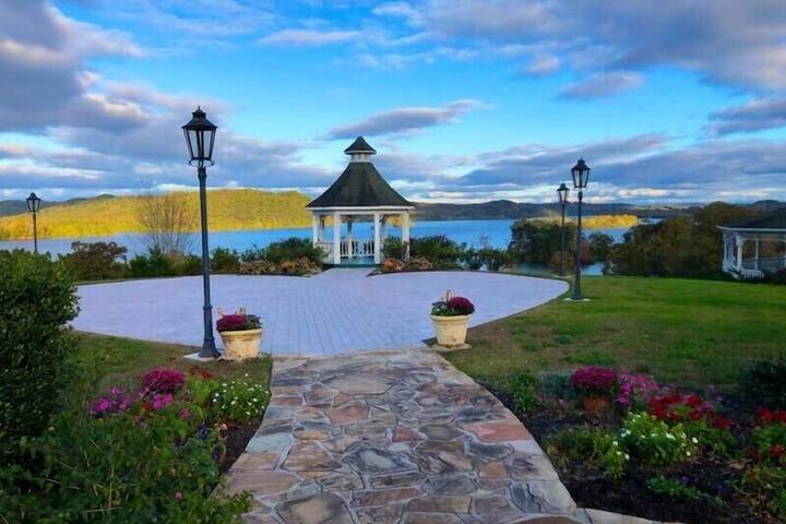 Whitestone Inn