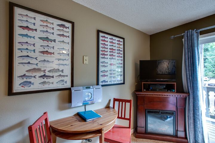 37SLL - Economical - Convenient - Kitchenette - Sleeps 2