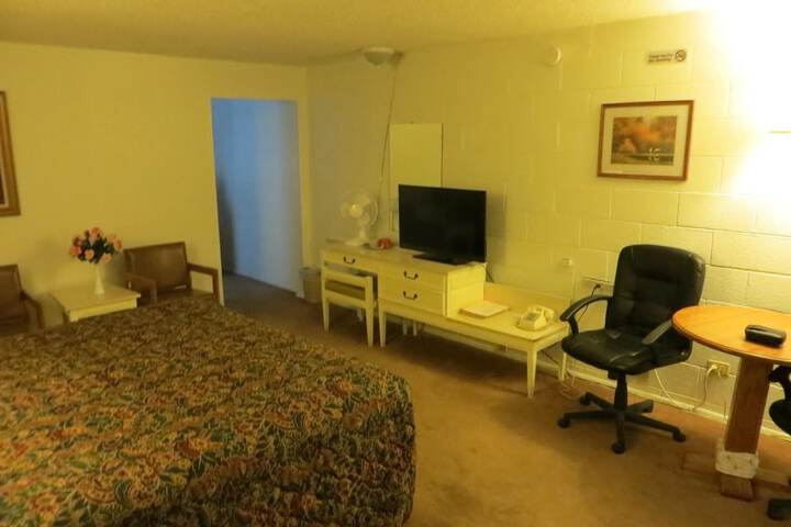 Room 11 of 38