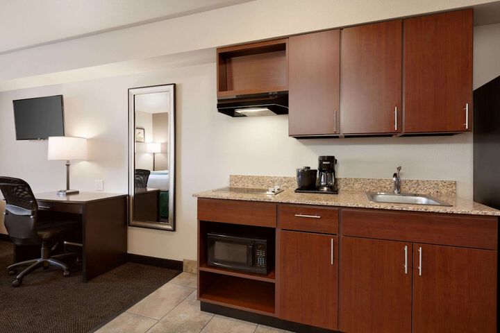 Room 5 of 16