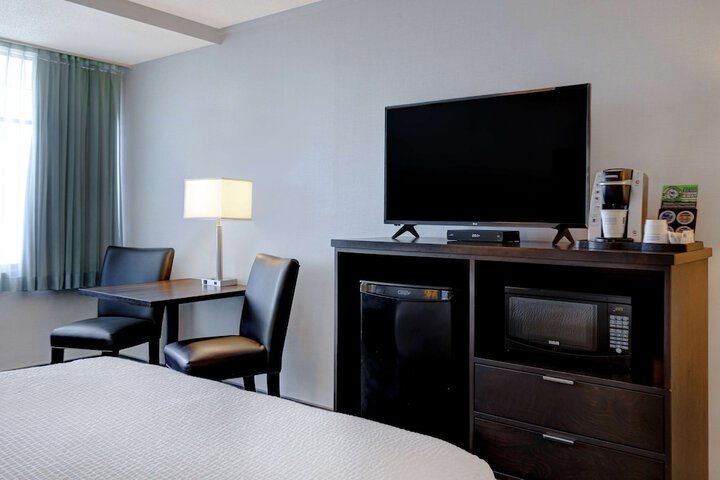 Days Inn by Wyndham Victoria Airport Sidney