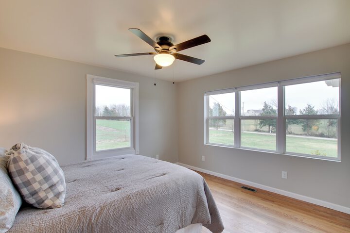 Chic Ste Genevieve Home w / Nice Interior Amenities