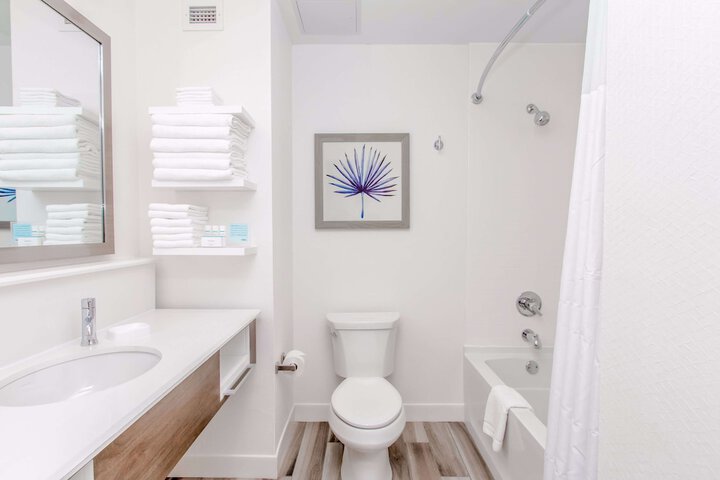Hampton Inn & Suites Panama City Beach-Beachfront