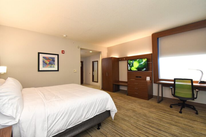 Room 9 of 38