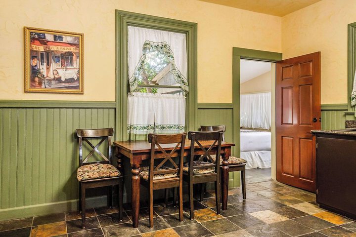 Room 40 of 53