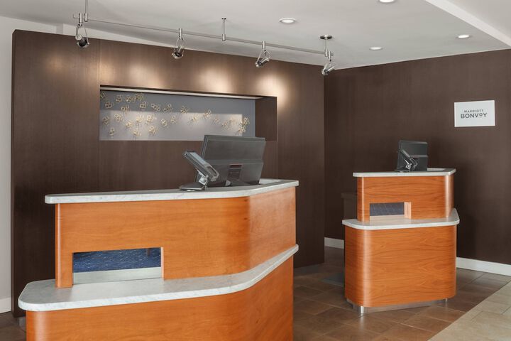 Courtyard by Marriott Portland Airport