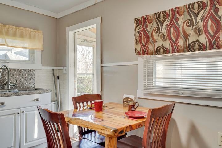 Cozy Pennsylvania Home w / Fire Pit & Dock Access!