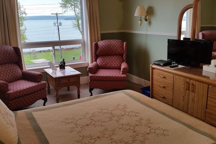 Bayside Inn