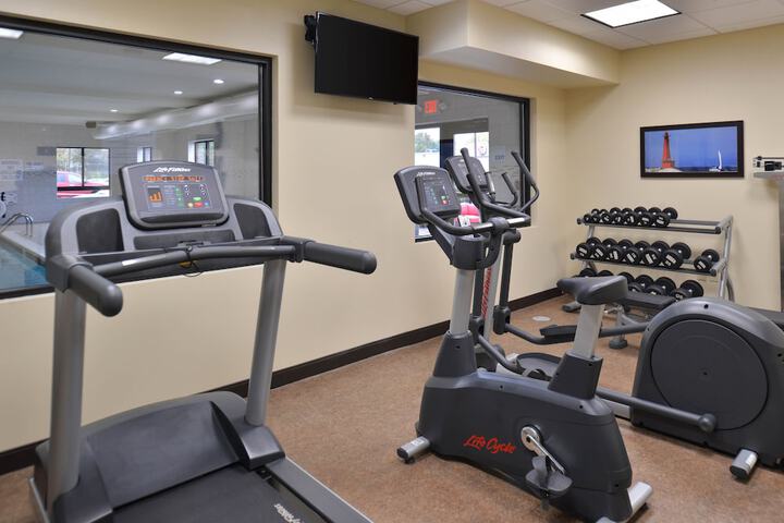Holiday Inn Express & Suites Dearborn SW - Detroit Area by IHG