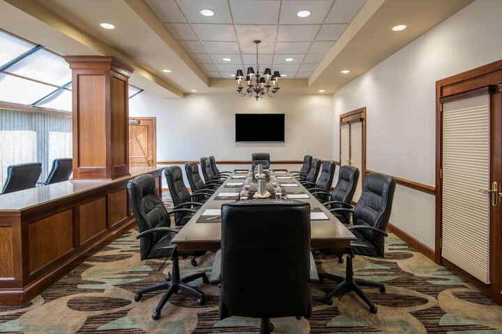 Crowne Plaza Knoxville Downtown University by IHG