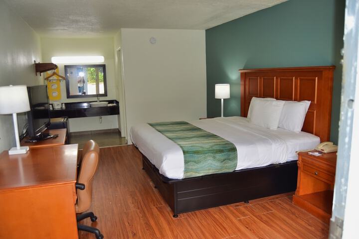 Room 25 of 38