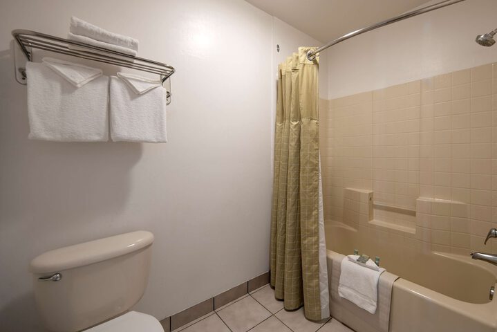 Room 6 of 16