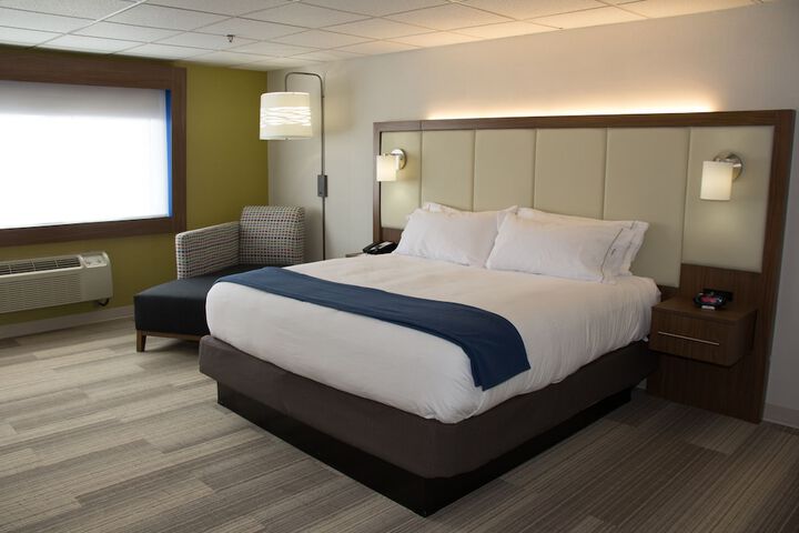 Room 25 of 42