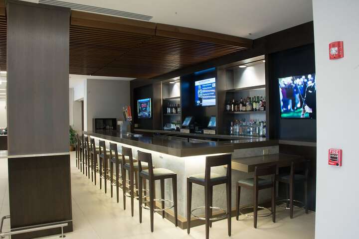 Lounge 51 of 56