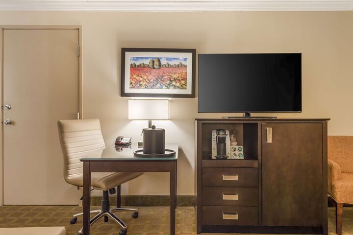 Best Western Plus White Bear Country Inn