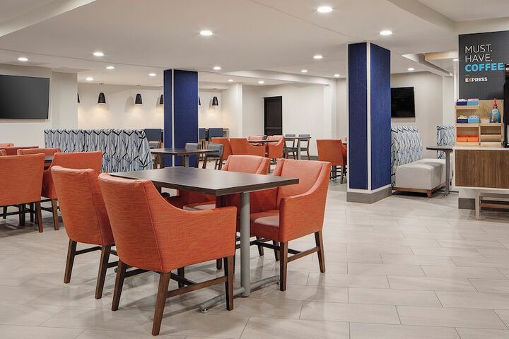 Holiday Inn Express Dallas Medical-Market Center by IHG