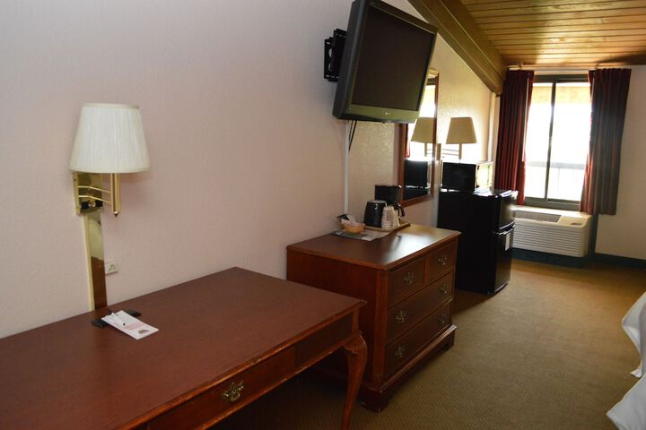 Room 18 of 33