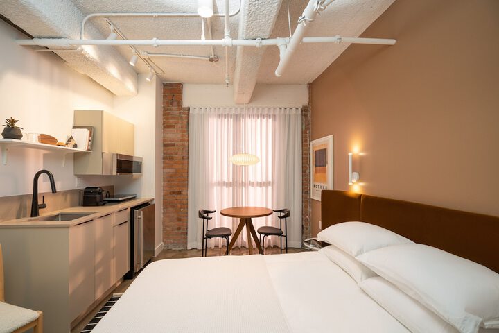 Room 95 of 142